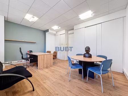 local à proximité de la place grangier - 186m2