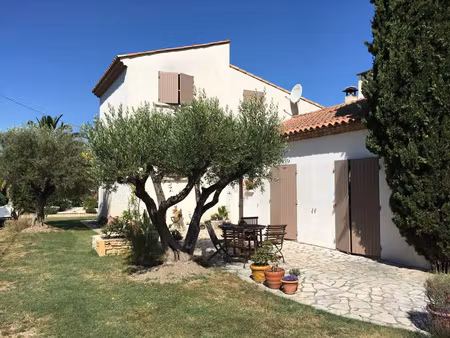 fourques- maison familiale avec piscine et vue dégagée