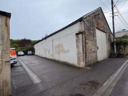 location local commercial