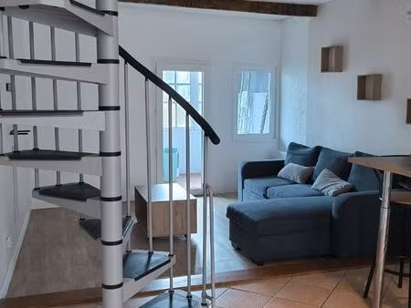 petite maison de ville sur plusieurs niveaux