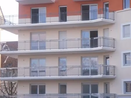 particulier loue appartement en bon état 2e étage  copropriété calme