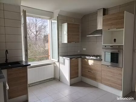 t4 de 85 m2 avec cellier  quartier bas de saint-claude dpe c