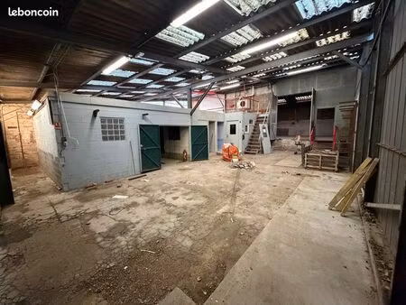 garage / hangar / bureau