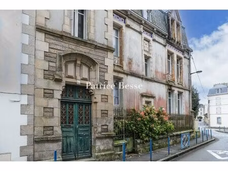 à quimper  un hôtel particulier du 19e s.  ancienne demeure et atelier de l'architecte...