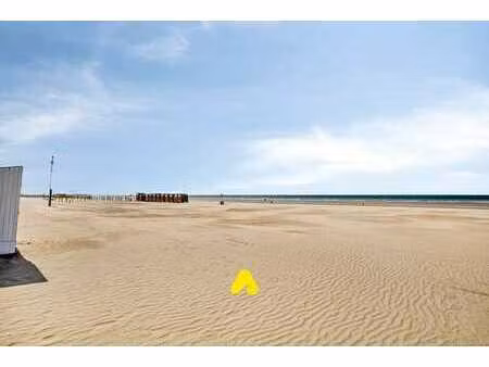 appartement entièrement rafraîchi avec vue latérale sur m...