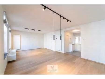 charmant duplexappartement met terras nabij sint-annaplein