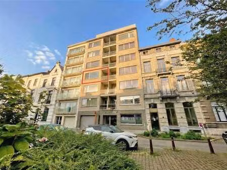 appt spacieux avec 2 chs et 2 terrasses!