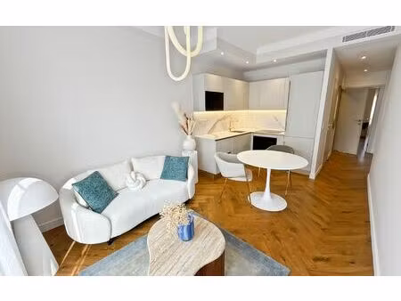 location appartement  53.31 m² t-3 à nice  2 200 €