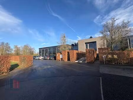 all-in kantoorruimte op absolute toplocatie vlak aan de e40