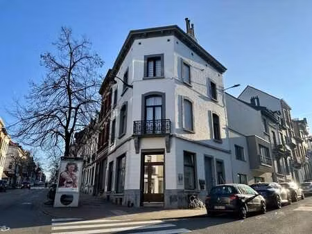 rdc commercial 62 m2 en cours de rénovation à 300 m de la pl