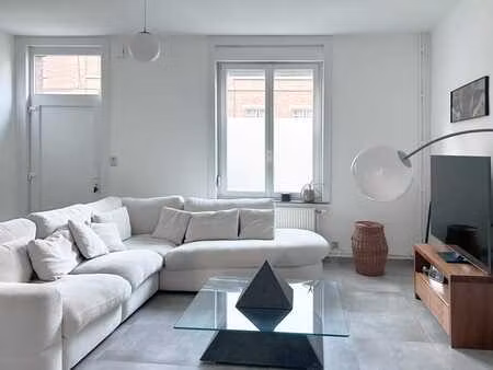 peb b maison 3 façades complètement rénovée avec 4 chambres