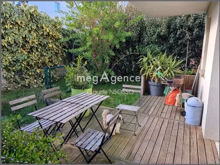 t3 de 60 m² en rdc avec beau jardin privatif