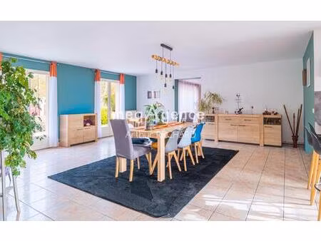 maison 9 pièces 210m2