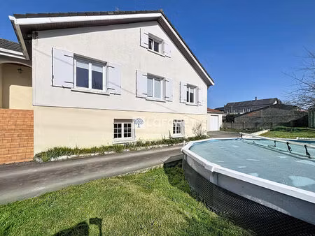 maison parthenay 4 chambres jardin garages piscine 128 m2