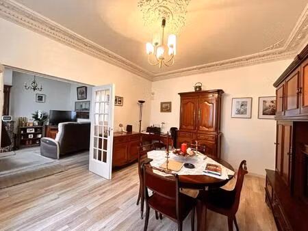 maison de ville rénoveé sans vis à vis - commodités - jardin agrèable.