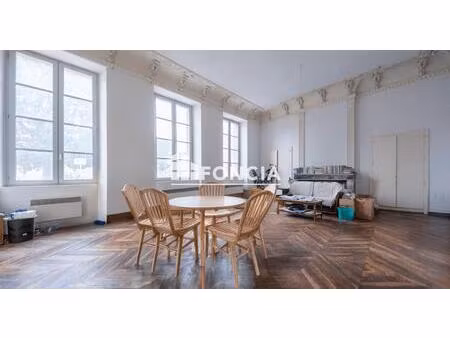 auterive: t2 de 63 m² en rez-de-chaussée  situé dans un immeuble du xixe siècle rénové en 