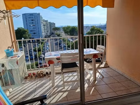 carnon-plage f2 avec terrasse + parking privé