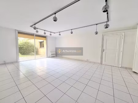 vente local commercial 6 pièces 139 m2 à fréjus