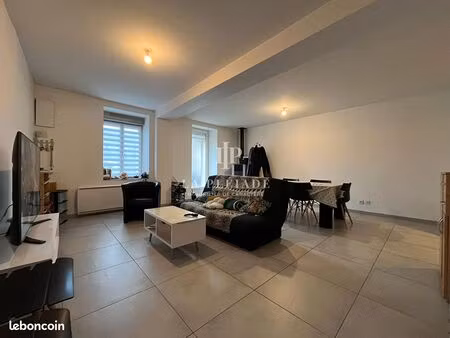 maison de bourg rénovée avec dépendance et jardin