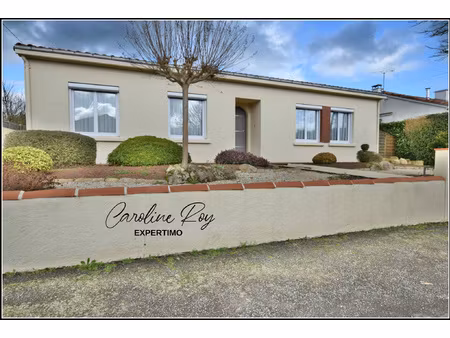 getigne centre bourg  plain-pied avec 3 ch  garage  carport