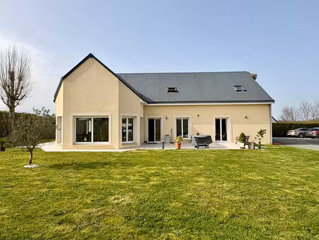 vente maison 8 pièces  225.00m²  may