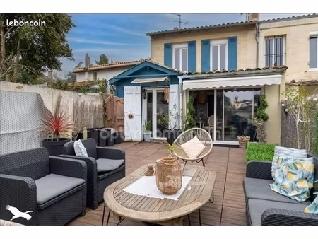 elégante maison de ville avec jardin et garages à pauillac  au coeur du médoc