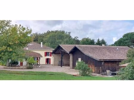 ensemble immobilier grateloup saint gayrand : maison 8 pièce(s) 303 m2 + appartement t2 in