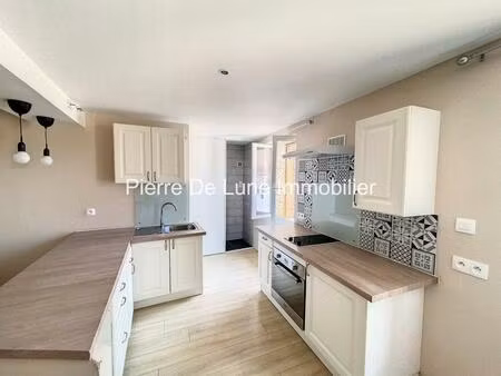 appartement t2  1er étage  au centre de st vérand