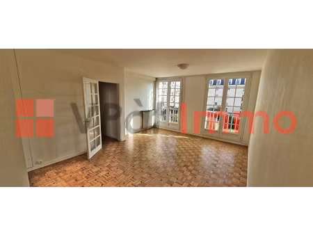 deux pieces entierement renove / avec parking