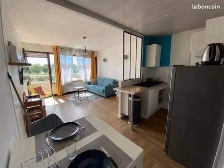 studio avec balcon et parking