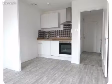 t2 lumineux rénové cuisine équipée