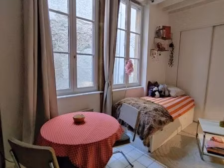 studio lyon 5e mars-avril seulement