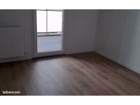 agréable t2 situé dans résidence récente