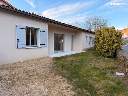 maison avec terrain arboré bourg de cherveux