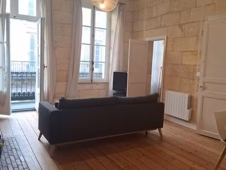 libourne centre historique- direct propriétaire. loue très beau t2 bis meublé de 52 m2 + g