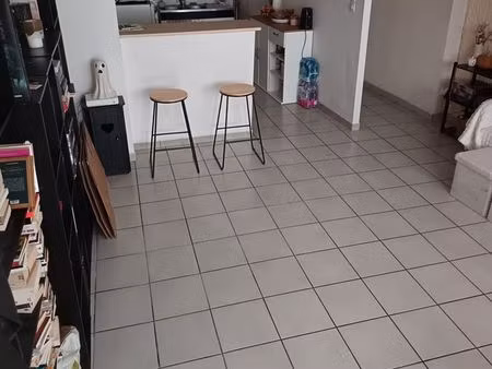 t2 centre ville bourg 33710