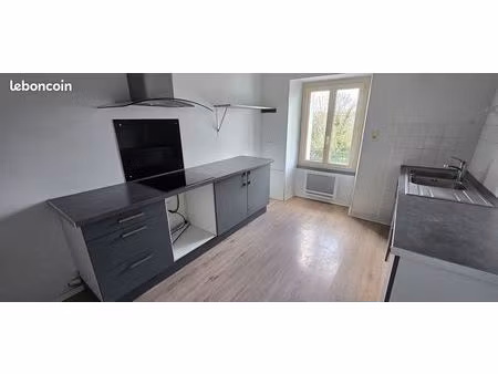 location 93m3 et garage 21 m2