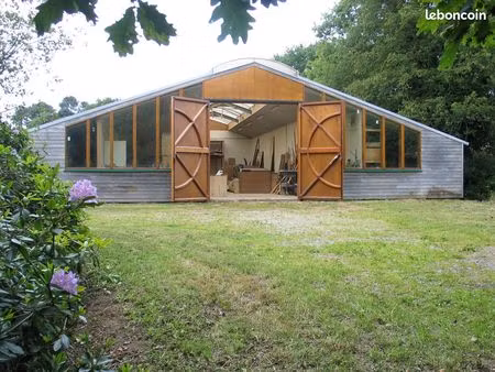 box de stockage près de vannes