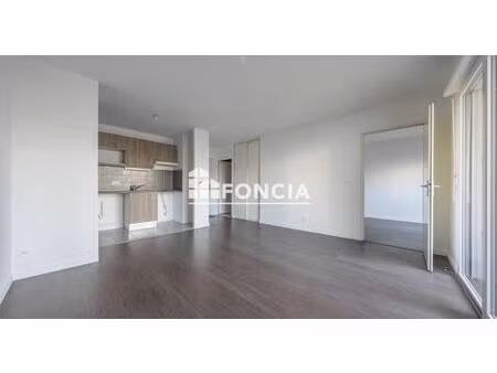 t2 fonctionnel et lumineux  bénéficiant d’une terrasse agréable et d’un stationnement priv