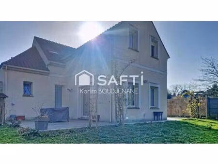 lumineuse  4 chambres  2 garages  652m2 de terrain