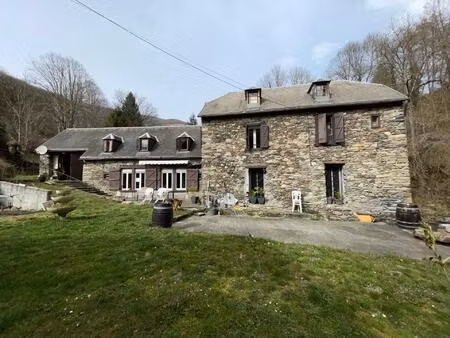 ancien moulin de charme au cœur des pyrénées