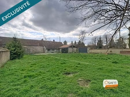 maison de village avec dépendances et terrain clos de 1250 m²