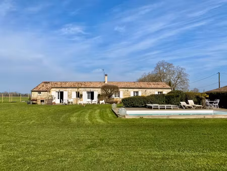 charmante maison en pierre de plain-pied