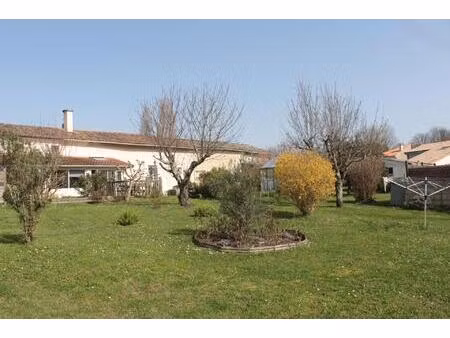 coup de cœur – maison de village 133 m² sur 1 734 m² de terrain clos et arboré