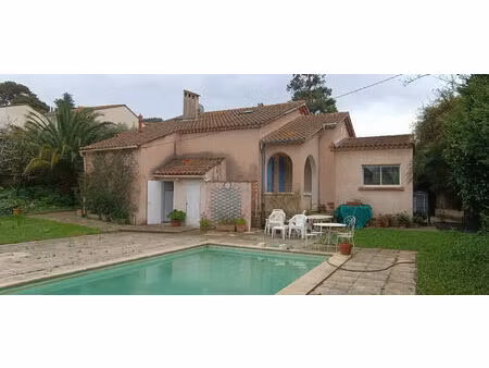 ** maison plain-pied avec 3 chambres ** terrasse & piscine ** (83430) saint mandrier sur m