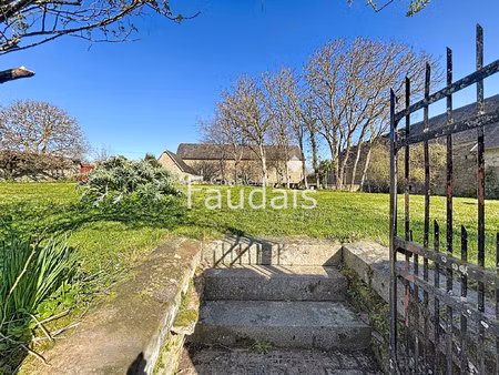 bâtiments en pierre a réhabiliter  fort potentiel  vie de pl