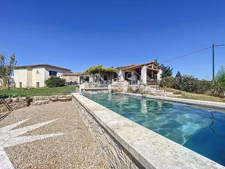 à vendre - superbe maison familiale à sainte-cécile-les-vignes