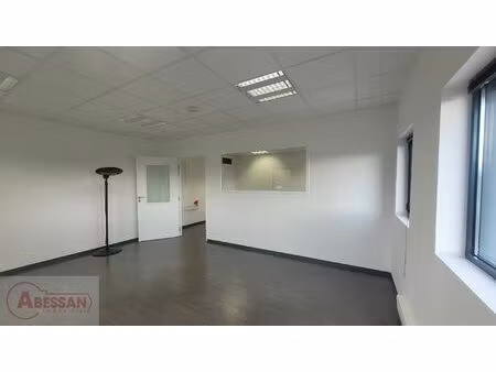 location bureau 2 pièces 37 m² à peyruis (04310)