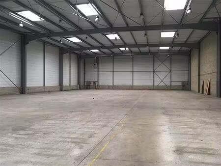 location local d'activités st thibault des vignes 1 998 m²