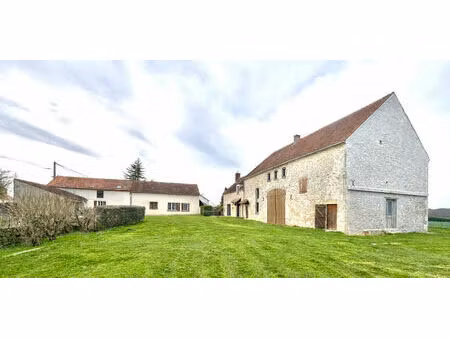 vente longère 10 pièces  500.00m²  la charité